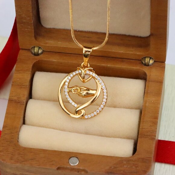 "Graceful Hand & Heart Rose Gold Pendant – Sparkling Circle Design, XPPT1554 - Picture 6 of 13